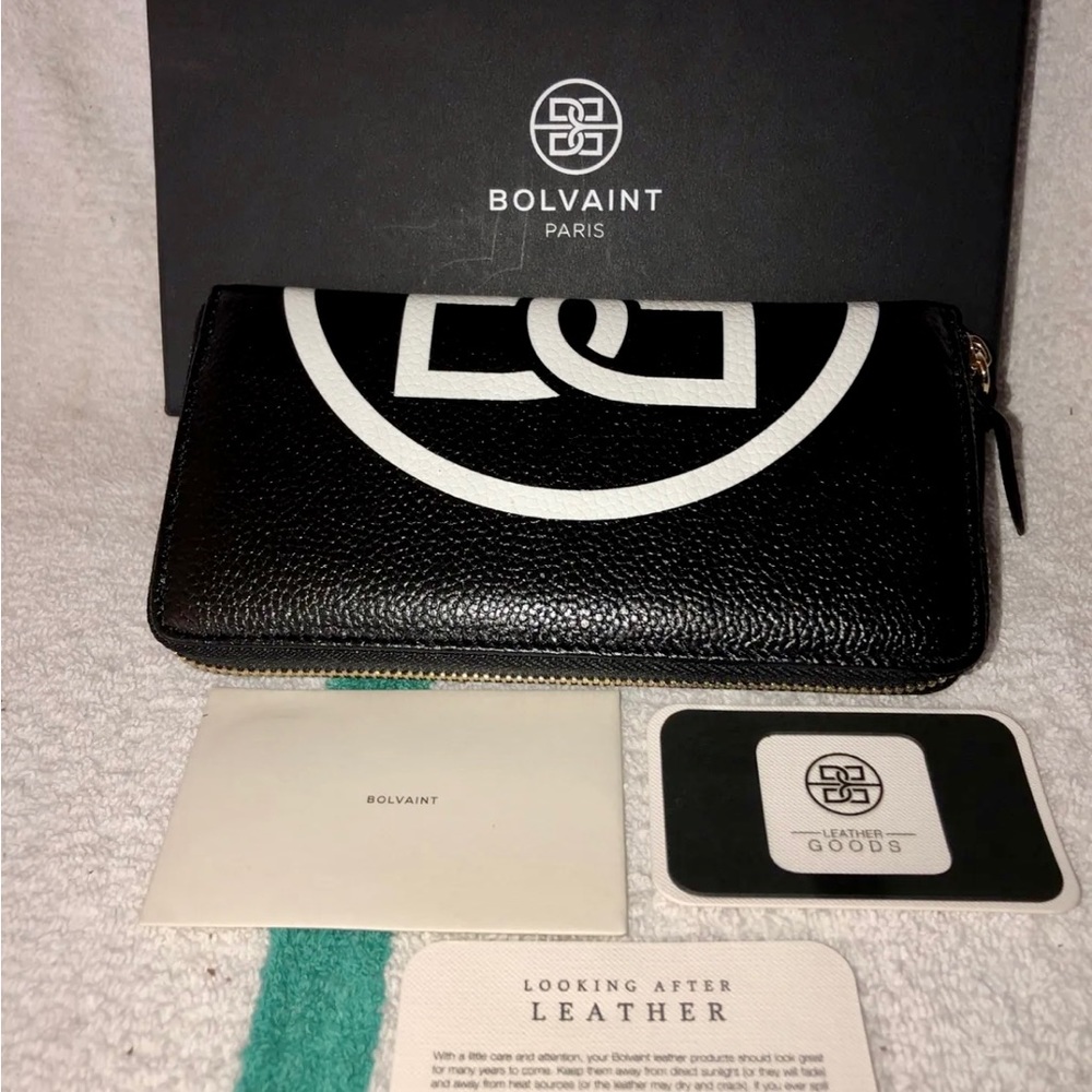 NEW Bolvaint Freya Black and White Genuine Pebbled Leather Wallet  7.5x4” France